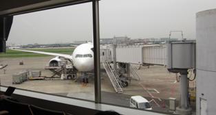 羽田空港から出発の飛行機