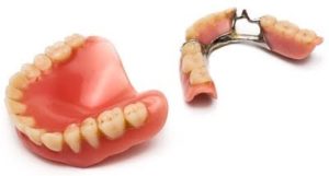 入れ歯の痛みの原因は？