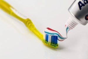 理想の歯磨き時間ってどれくらい？歯磨き時間が短縮できる！光る歯ブラシ！！